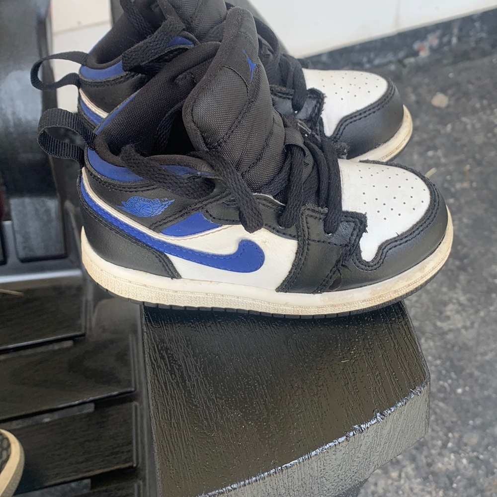 jordan 1s mid toddler 7c
